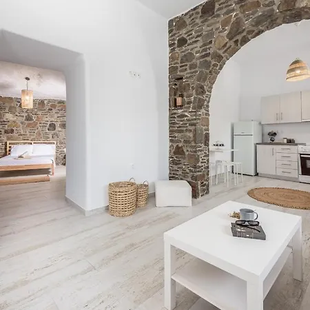 Salty Caves Milos Apartman Tripití