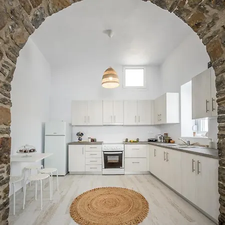 Salty Caves Milos Apartman *