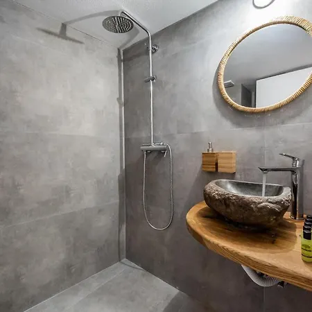 Salty Caves Milos Apartman