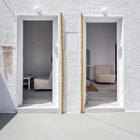 Salty Caves Milos Apartman *