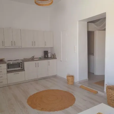 Salty Caves Milos Apartman *