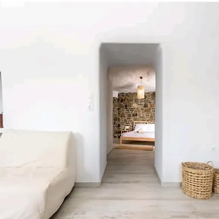 Salty Caves Milos Apartman *